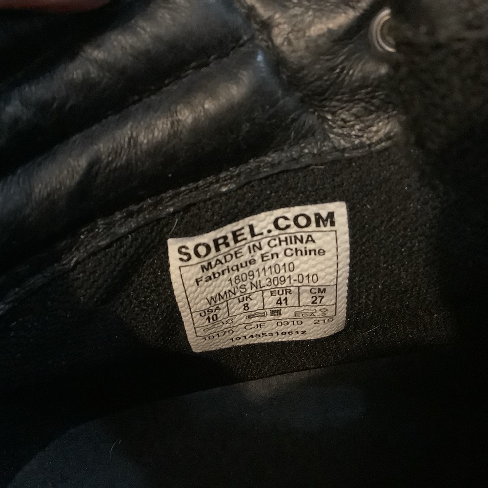 Sorel Ainsley Black Boots with Red Laces - Picture 6 of 7